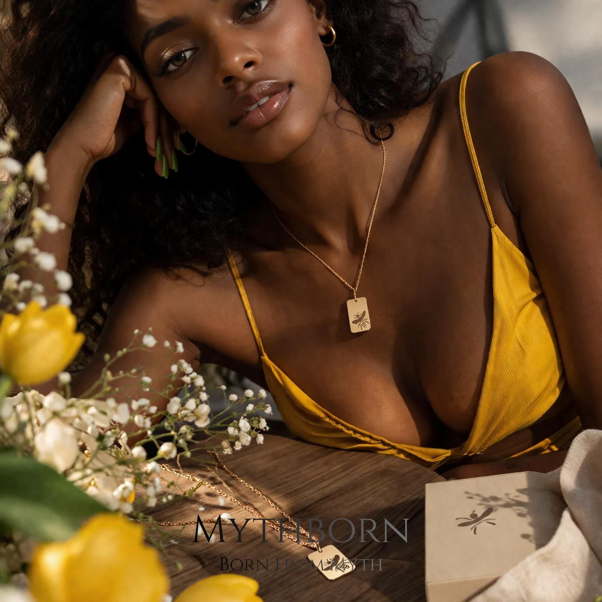 Bee Rectangle Necklace with nature-inspired pendant in 925 sterling silver