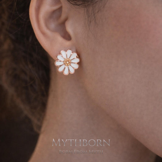 Daisy Stud Earrings with floral fine studs in 925 sterling silver