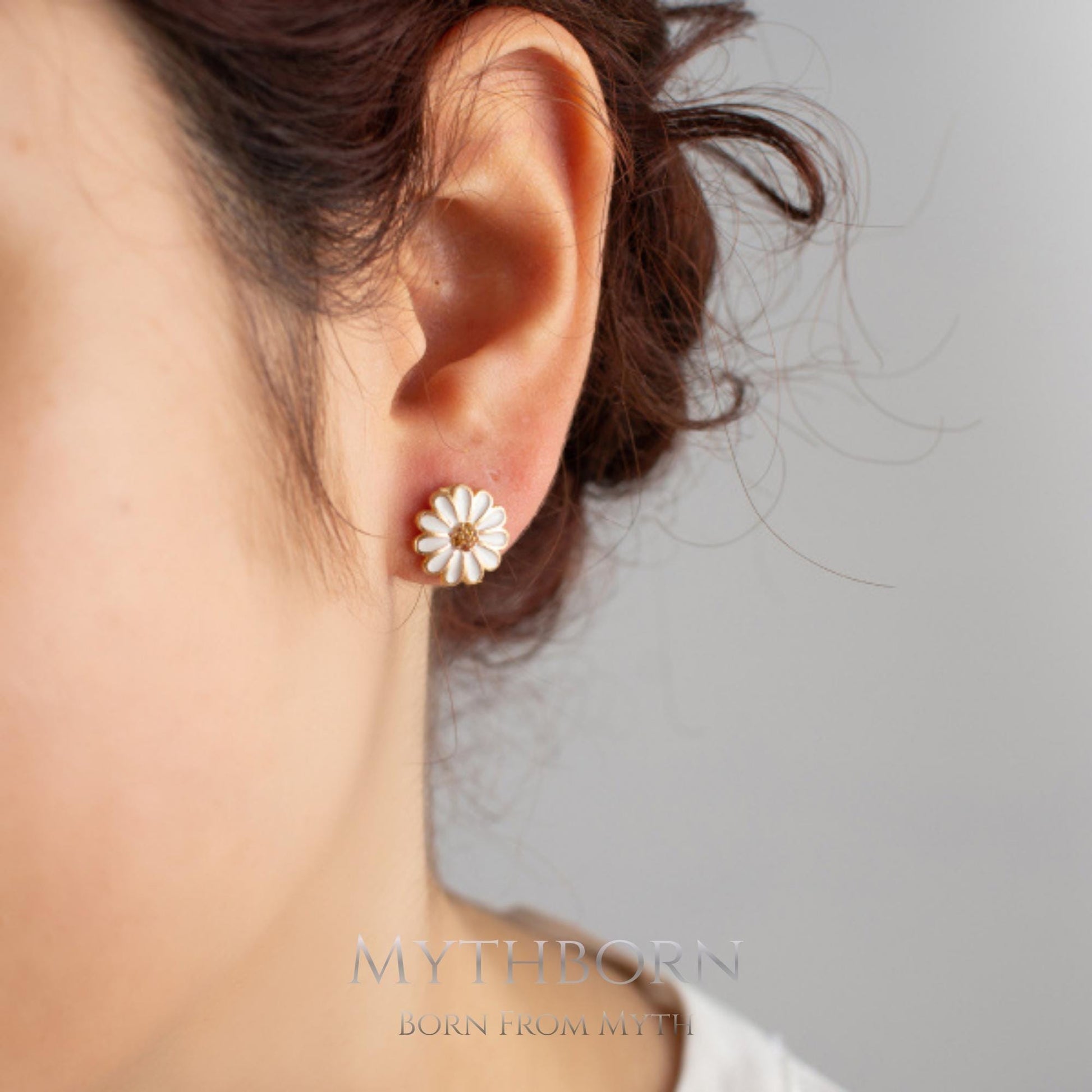 Daisy Stud Earrings with floral fine studs in 925 sterling silver